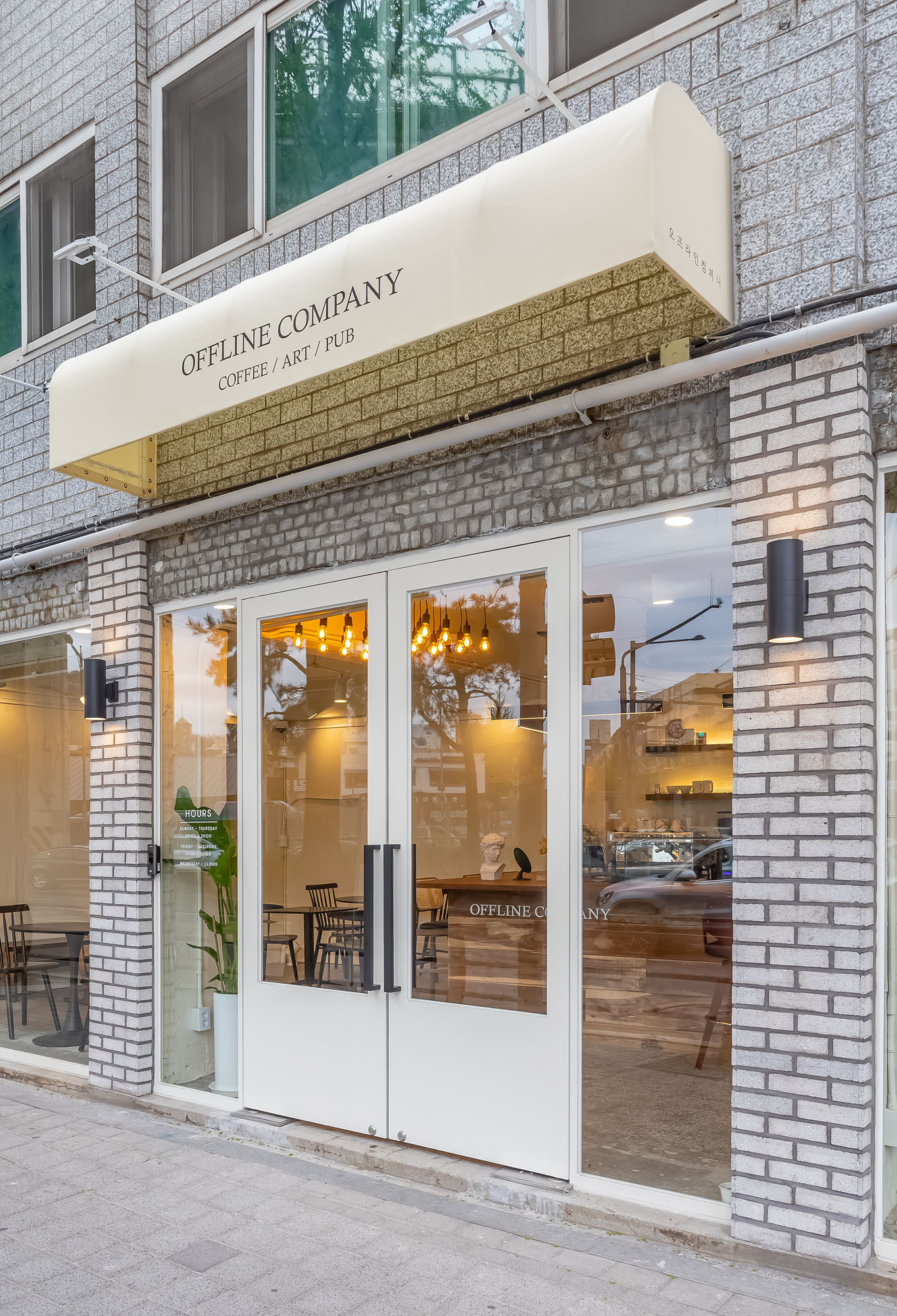 40 平米极简咖啡厅 | 白色与木质的完美融合-20