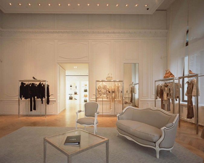 克里斯汀·迪奥，古姆百货（注：GUM一般指俄罗斯莫斯科的古姆国立百货商场，如果这里的GUM有其他特定含义，请根据具体语境判断） 丨俄罗斯莫斯科-6