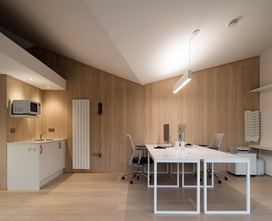 威尔士河畔的波纹金属办公室-8