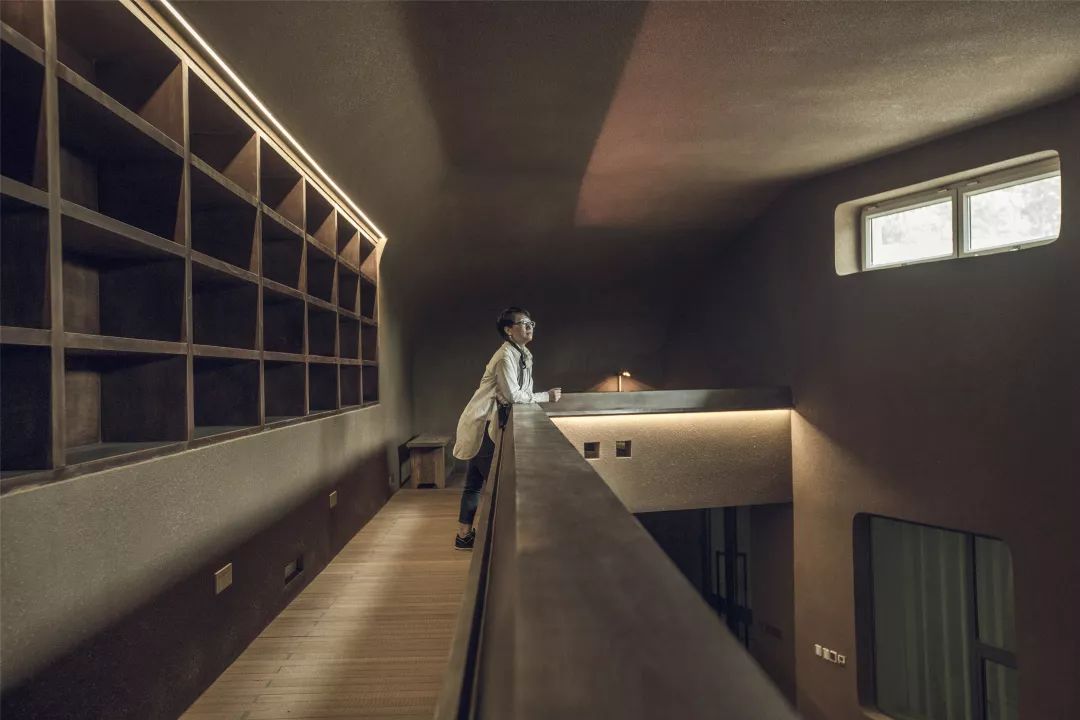 榆林窟职工阅读室 | 山地形空间与本土材料的巧妙融合-43