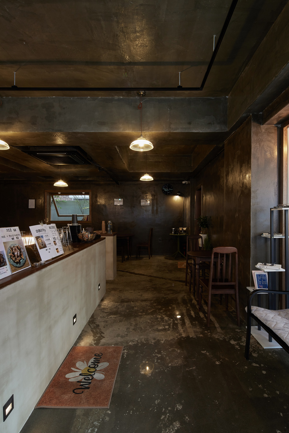 极简风格的 19 平手冲咖啡吧设计-11