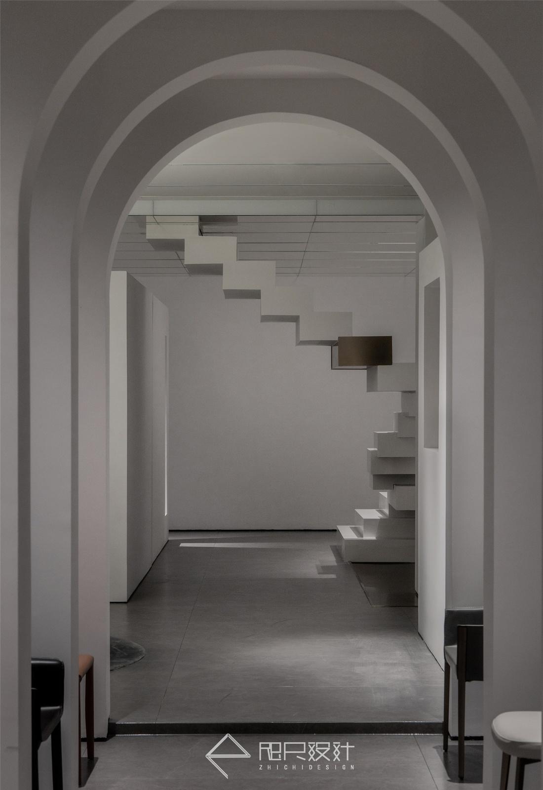 半墙设计、镜像交错,打造个性家居空间-7