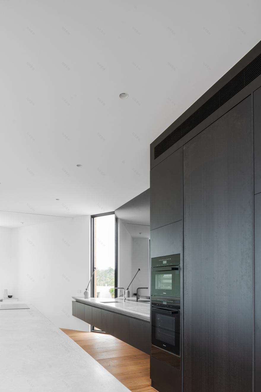 Three Angle House / Megowan Architectural-76