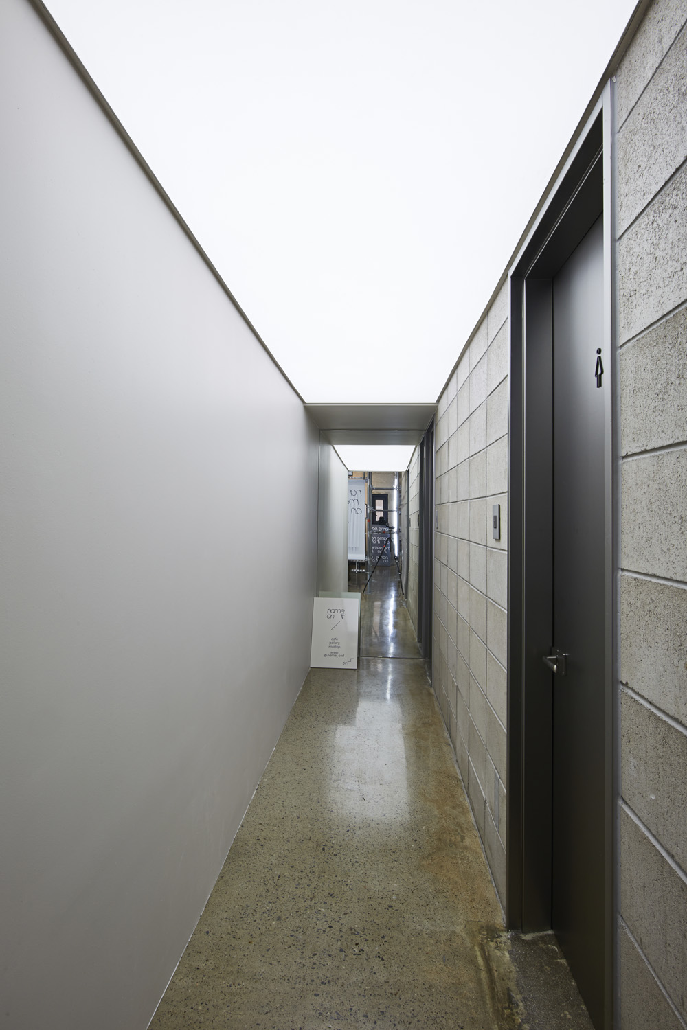 金属材质打造独特氛围的 50 平米咖啡厅-17