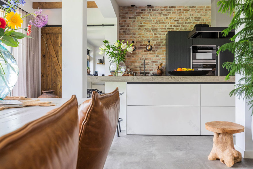 荷兰现代木梁住宅设计-12