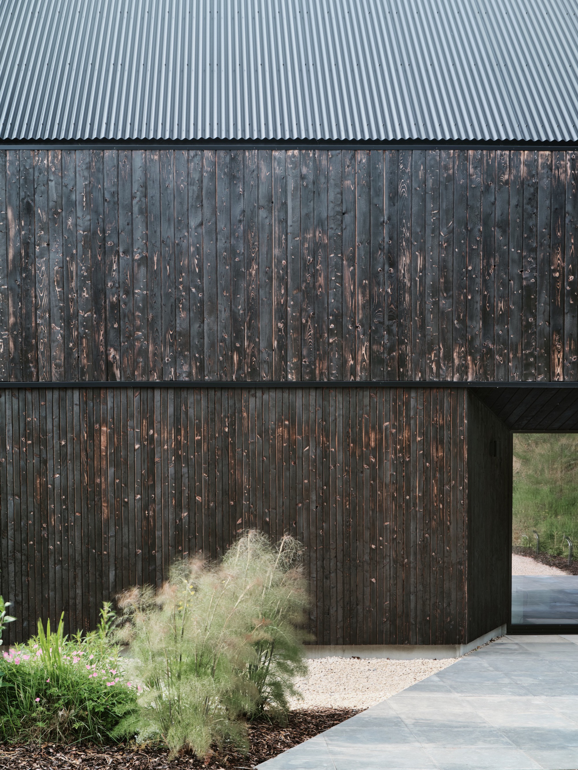 一间办公室和两所房子丨英国因弗内斯丨Loader Monteith-20