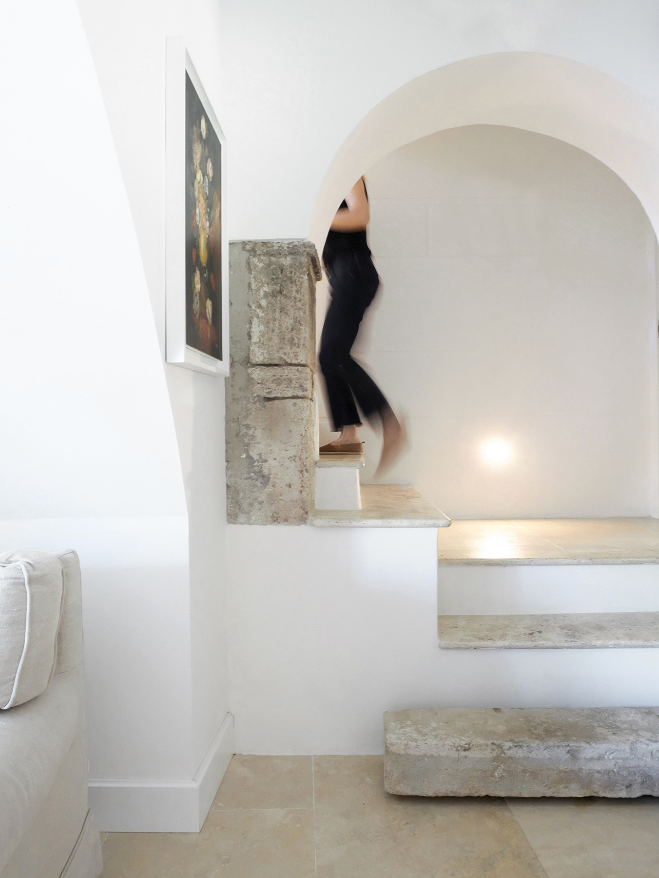 古宅新生，罗马洞石与实木地板的优雅融合-3