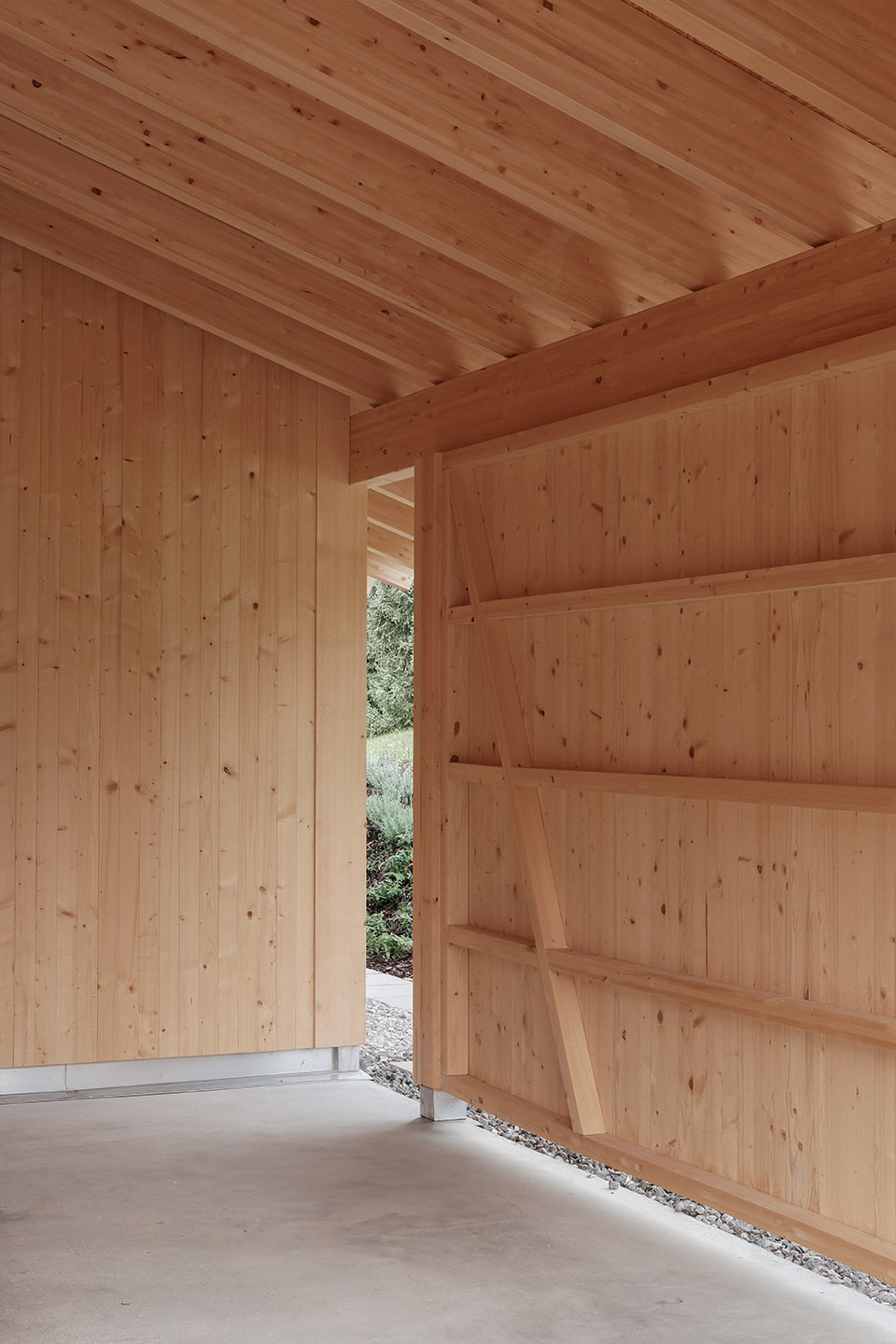 有金字塔屋顶的住宅，瑞士 / Charly Jolliet Architecte-23