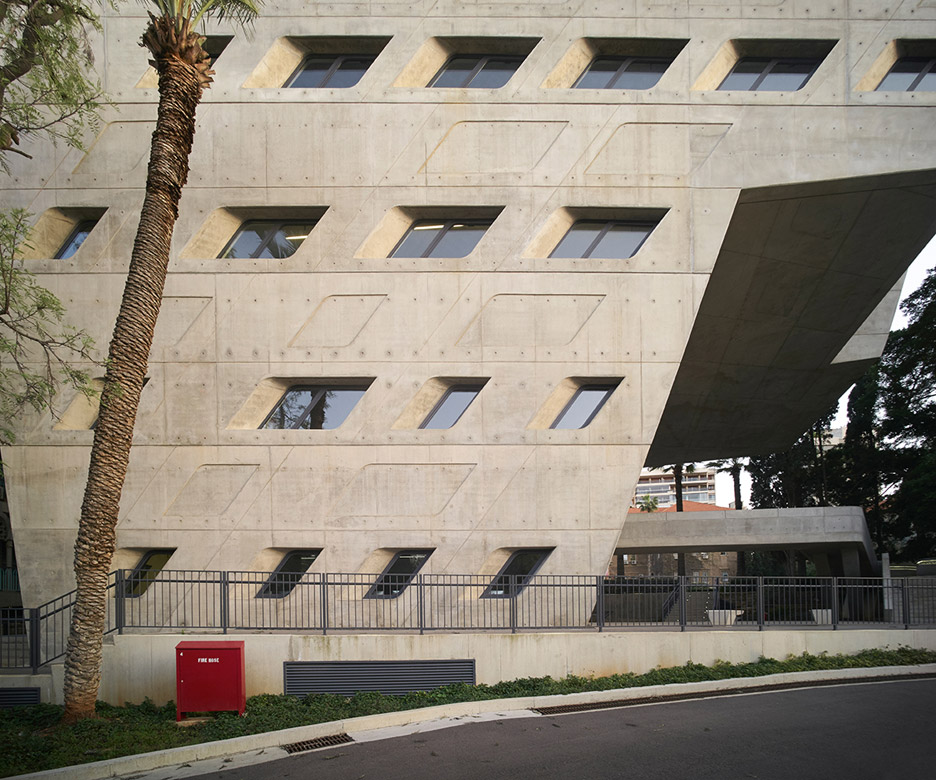 伊萨姆·法里斯研究所-5