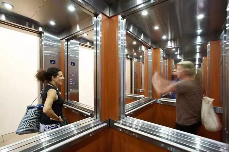 穿越镜像,探寻虚实之间的艺术空间-29