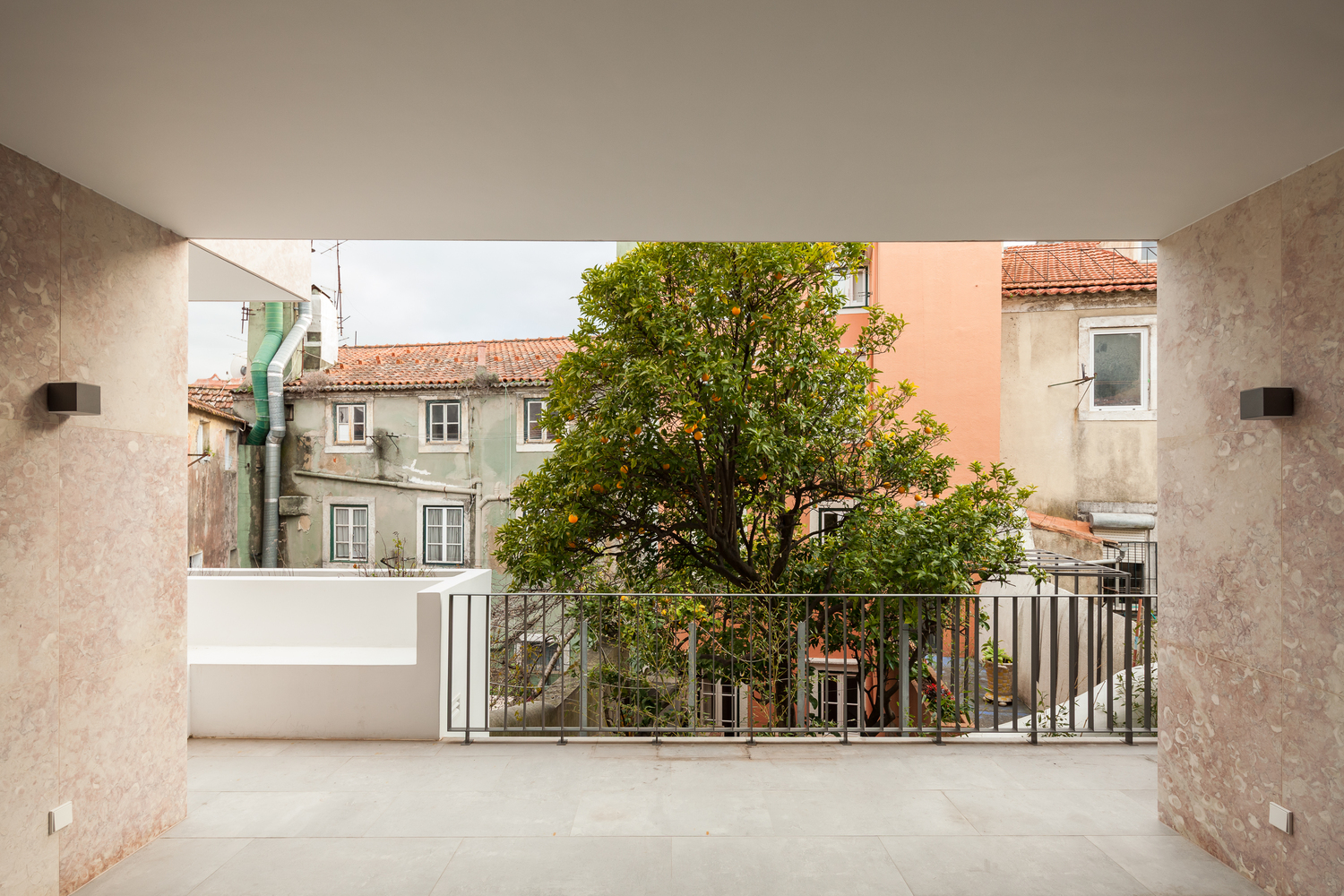 里斯本塔帕达教堂旁现代家庭住宅-46