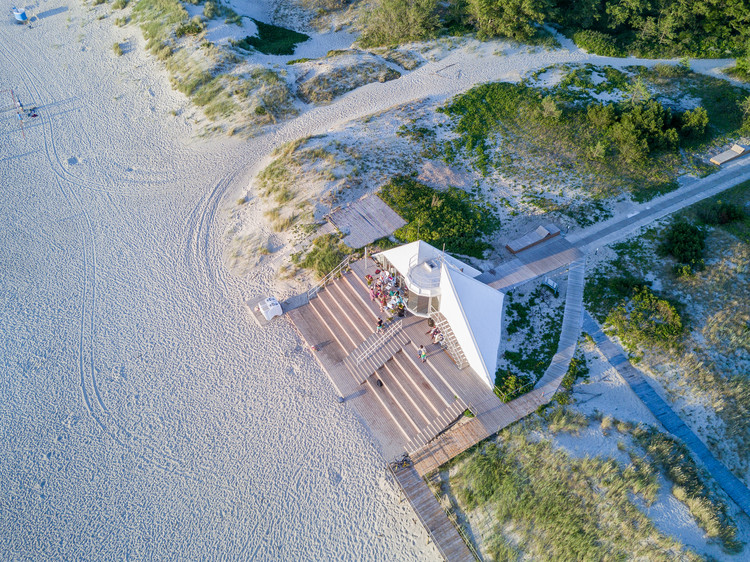 Lifeguard Station with Amphitheater  DO architects-18