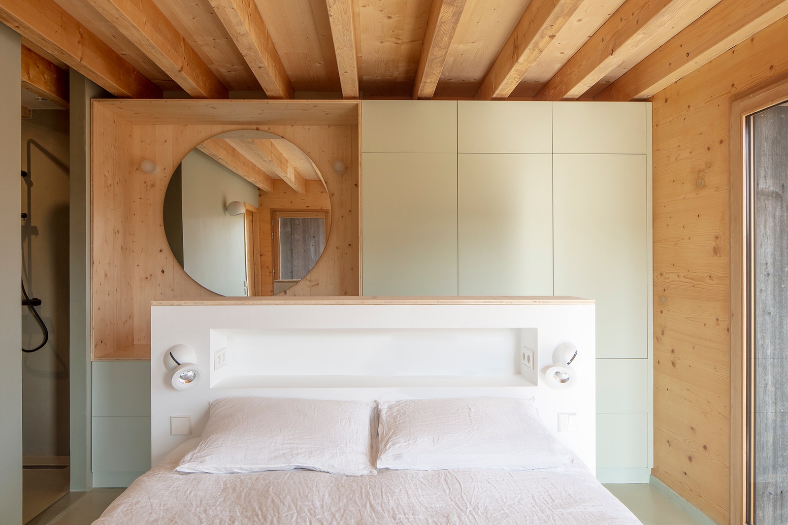 Au Cap Ferret, une maison japonaise minimaliste en bois, avec piscine | AD Magazine-7