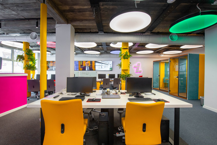 科技隐形的纽带——Telegrafi 办公室设计-21