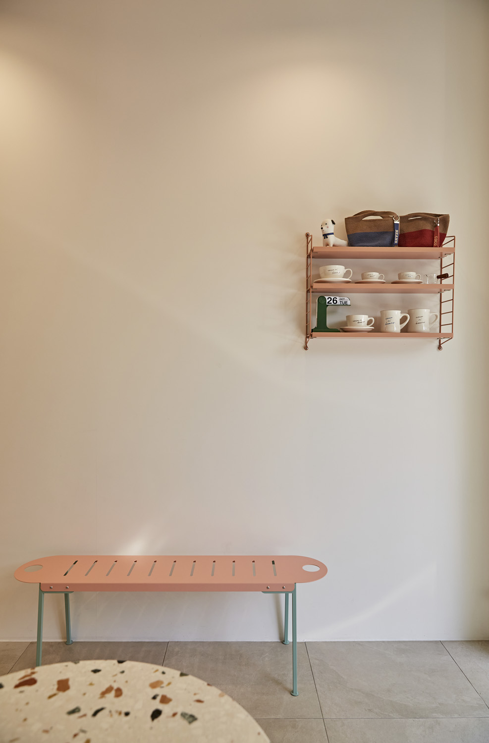 "小巧咖啡厅的精致室内设计" 或 "7 平米咖啡厅的惊喜设计"-10