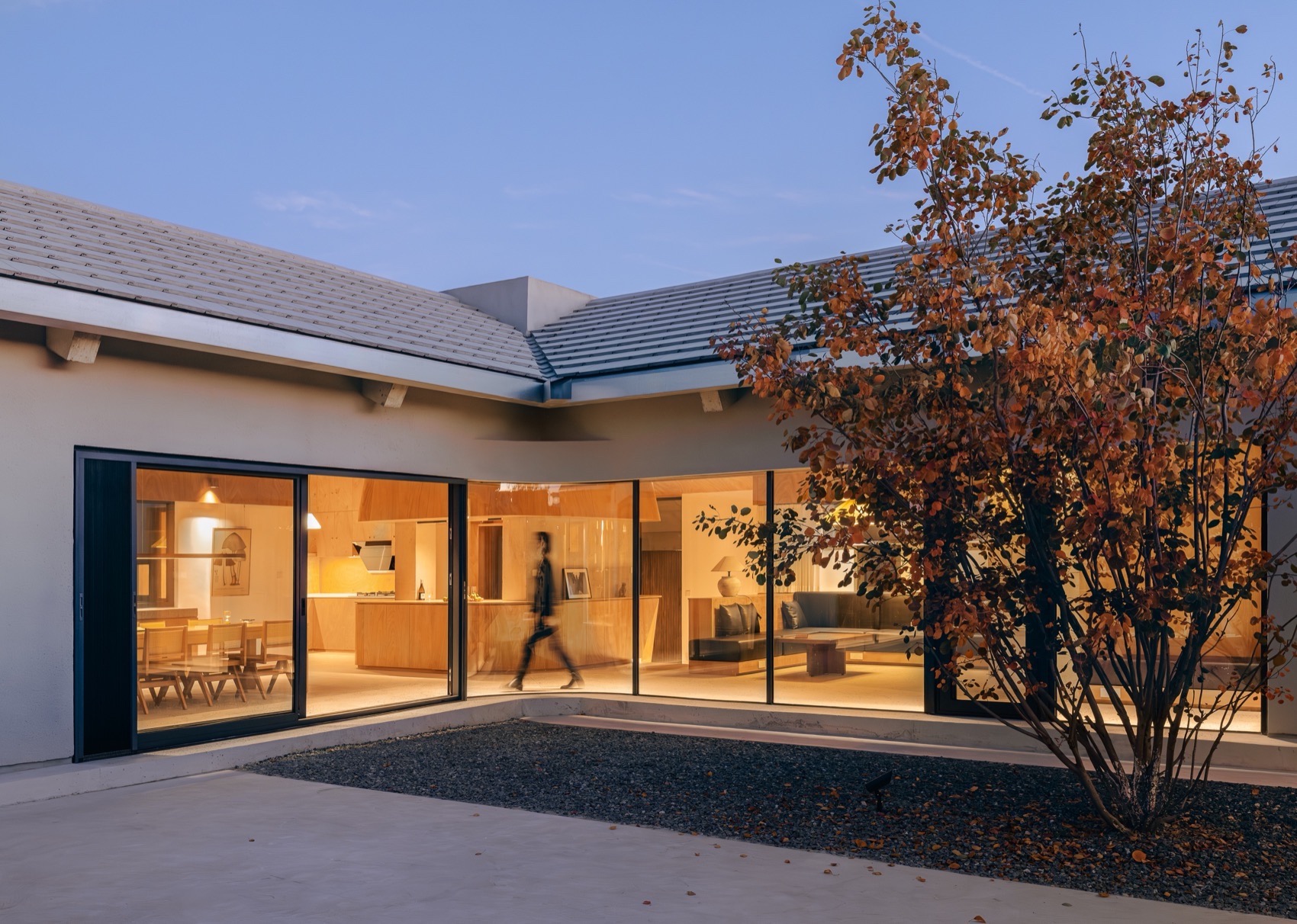 十字交叉之家 – 一朵屋面下的安顿与穿梭丨中国北京丨察社办公室-52