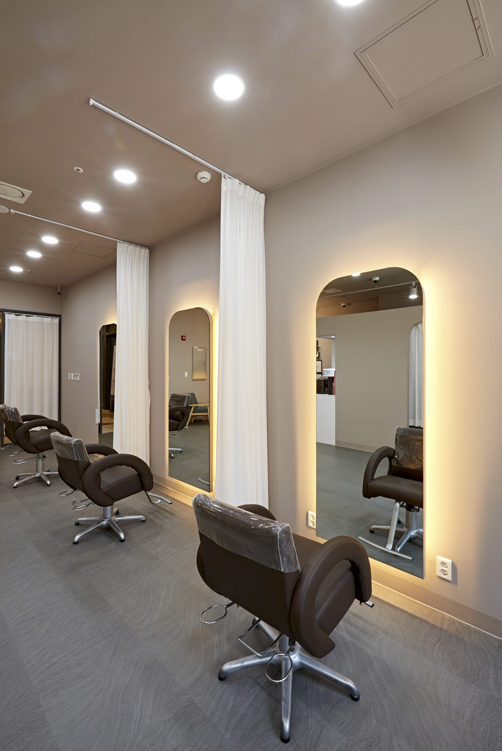 点亮空间之美 | 14 平米美容店的照明设计-12