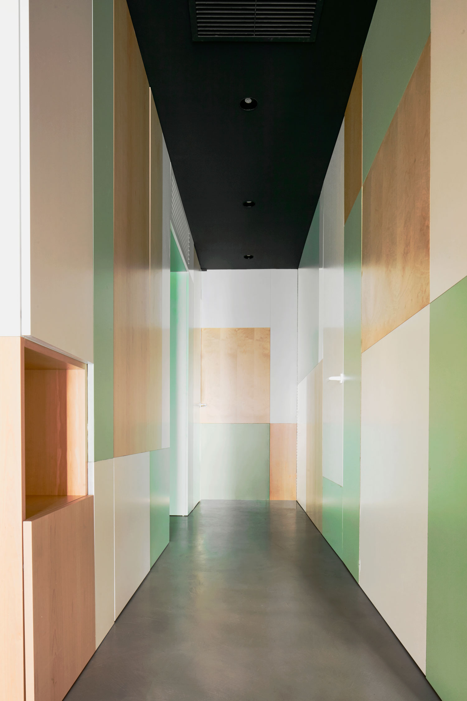 巴塞罗那工业风公寓，家具分隔空间打造开放式生活-15