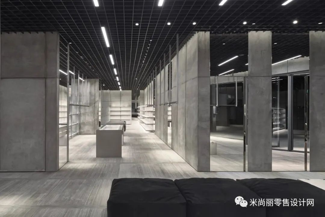 巴黎世家高雄新店！清水泥外观与裸露建筑管线完美体现品牌粗犷原始美学！ - 米尚丽零售设计网 MISUNLY- 美好品牌店铺空间发现者-5