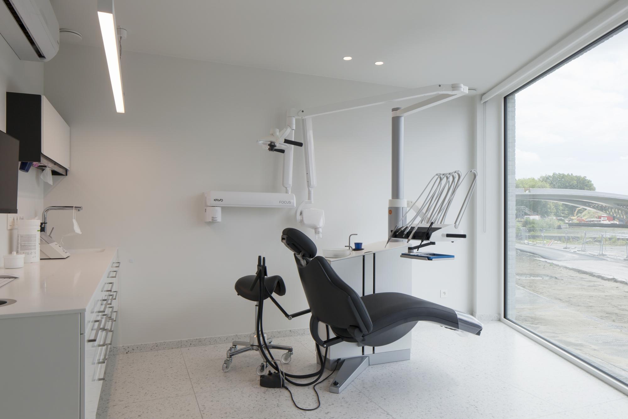 小地块大设计 | 公寓与牙科诊所的巧妙融合-6