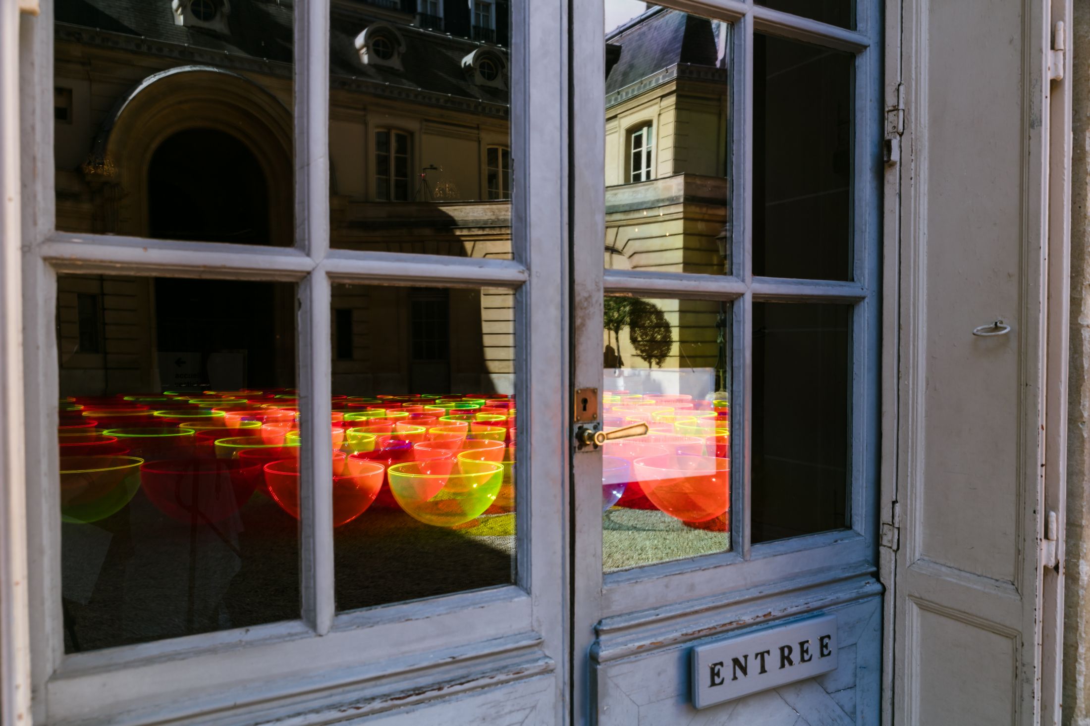 亚克力碗组成的彩虹装置-23