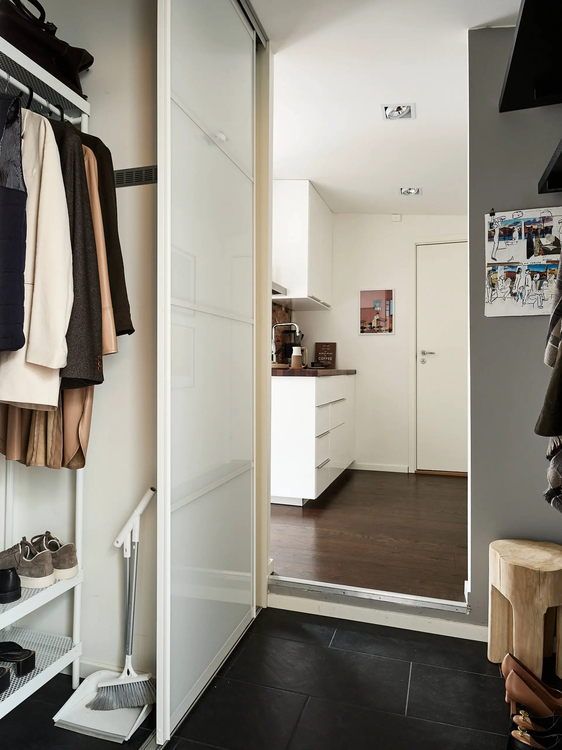 瑞典 1907 年老建筑的现代改造 | 巧妙利用梁柱的 42m2 公寓-18