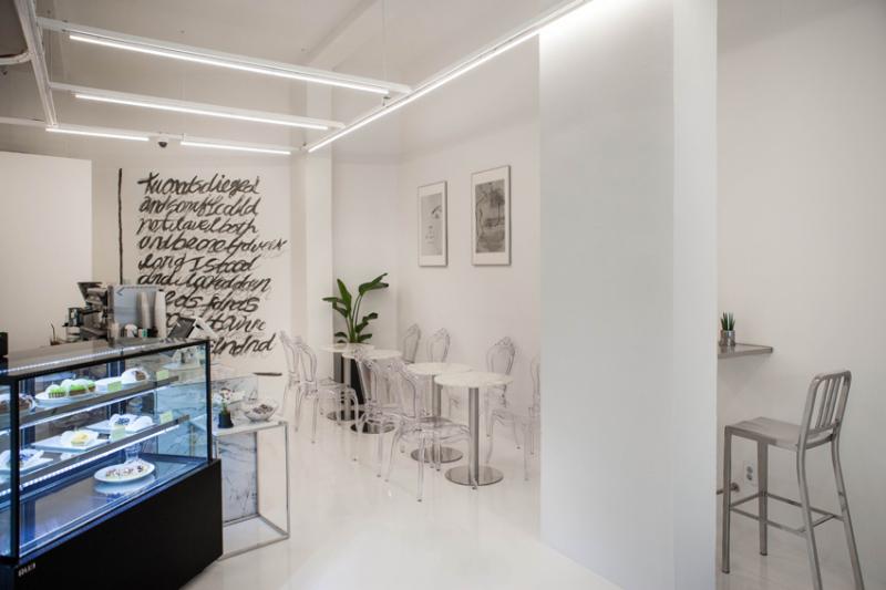 首尔洪大 20 平现代甜品咖啡厅，白色简约风室内设计-7