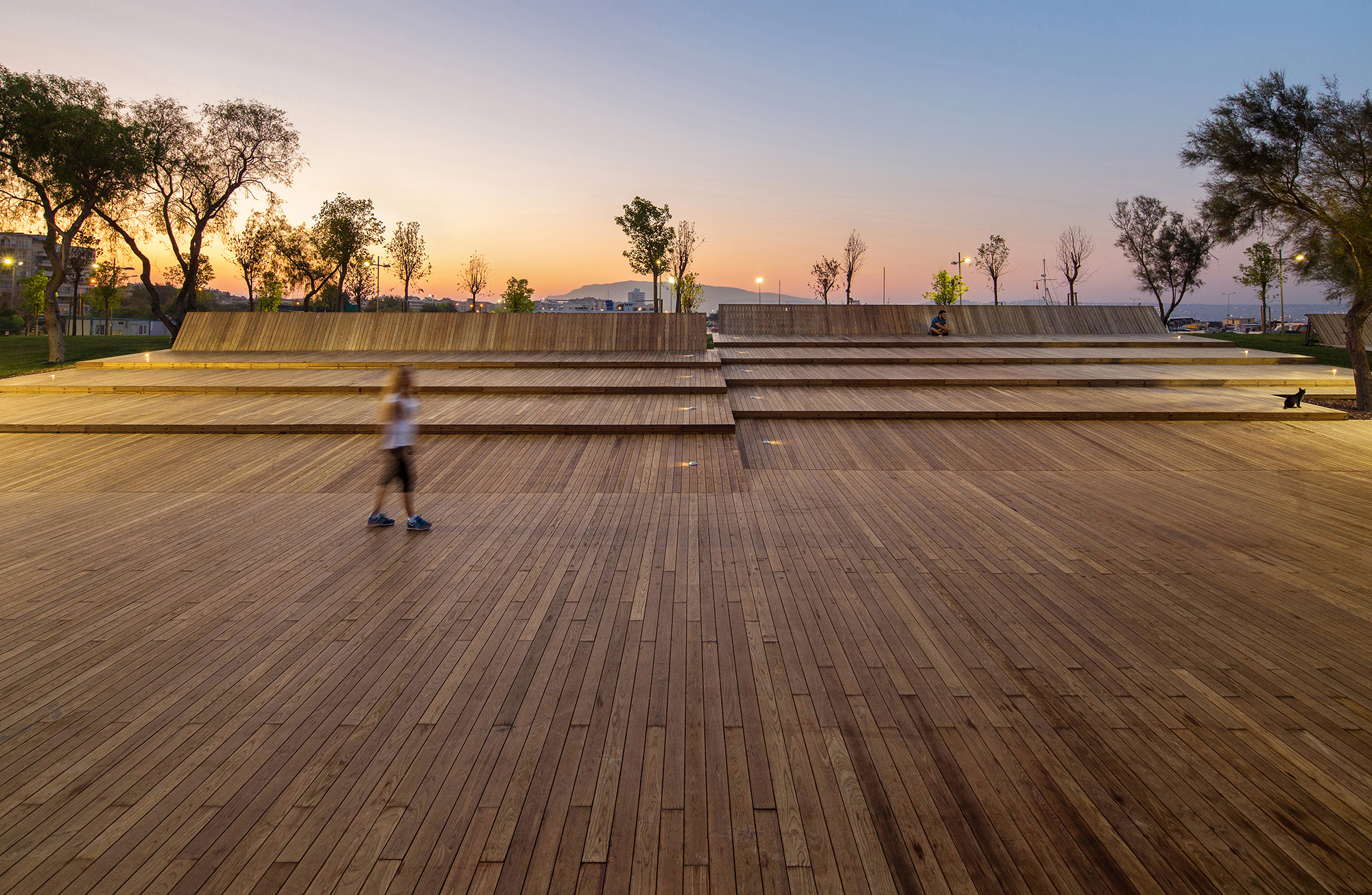 伊兹密尔海滨重塑项目 · Bostanlı日落休息室&人行天桥-30