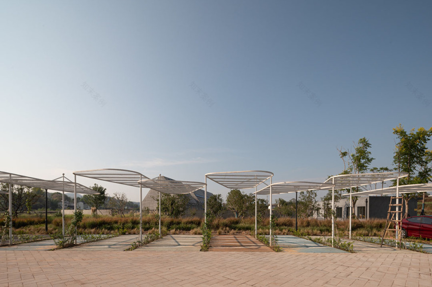 江小白乡村俱乐部 | 现代建筑与自然的共生-10