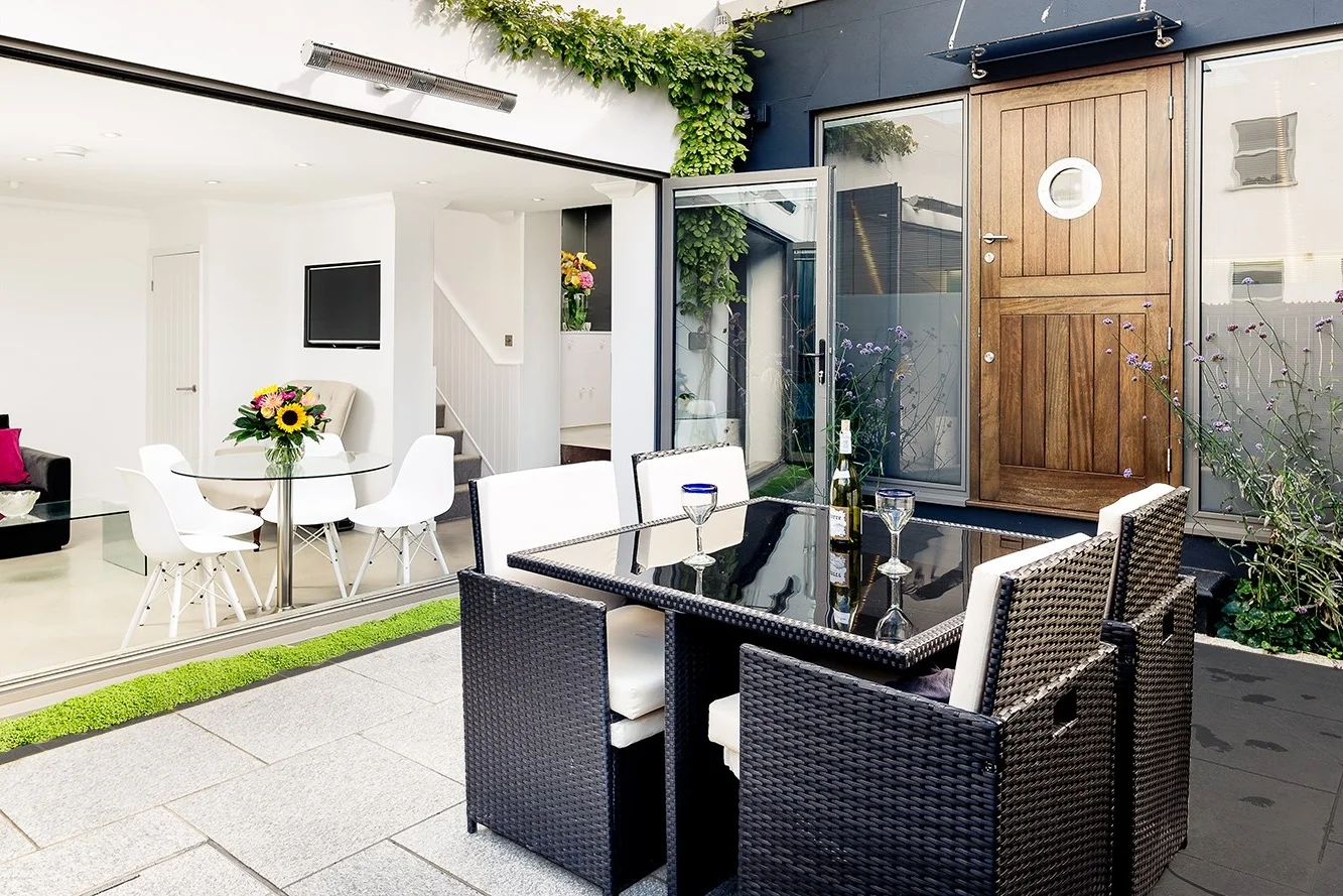 这句英文可能存在拼写错误，如果正确的是Extending a Church Cottage，那么翻译为扩建一座教堂小屋 丨archangels ARCHITECTS-14