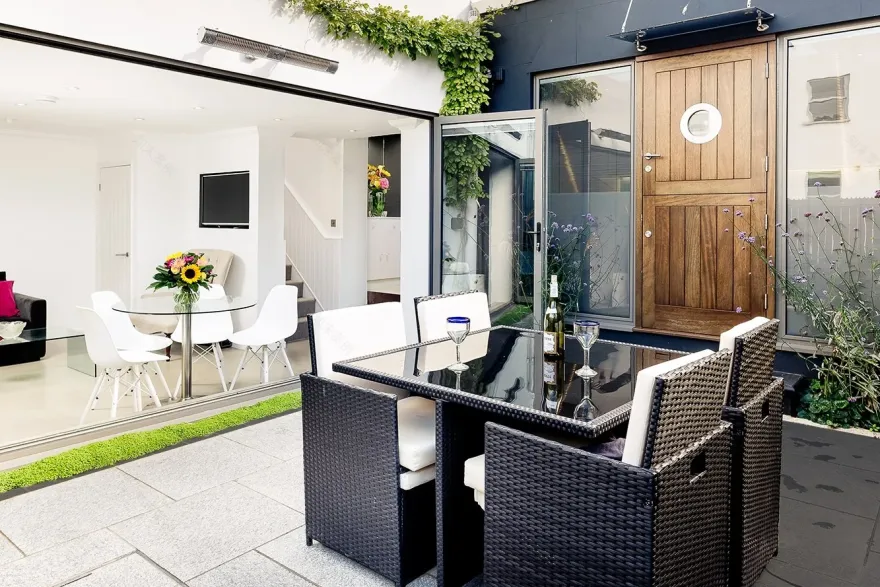 这句英文可能存在拼写错误,如果正确的是Extending a Church Cottage,那么翻译为扩建一座教堂小屋 丨archangels ARCHITECTS-14