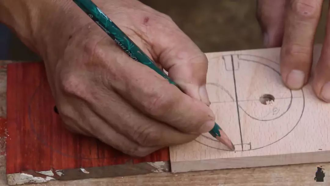 农村大爷的木艺世界 | 不用一颗钉子,打造 2500 年前鲁班凳-52