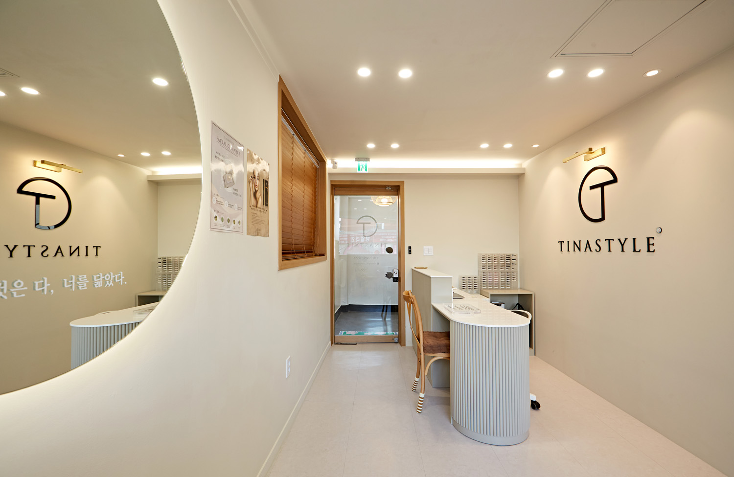 白色与木质的简约时尚，15 平米小空间的视觉扩大设计-6