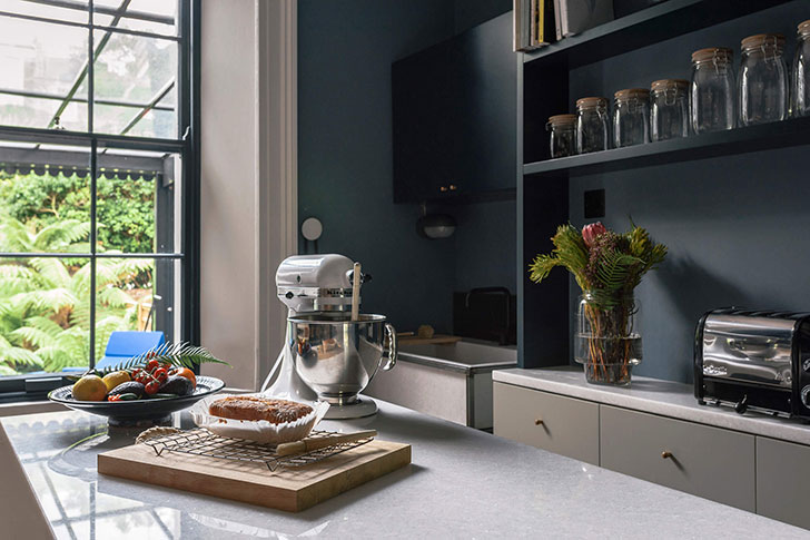 伦敦 19 世纪历史建筑中的前卫现代室内设计-11