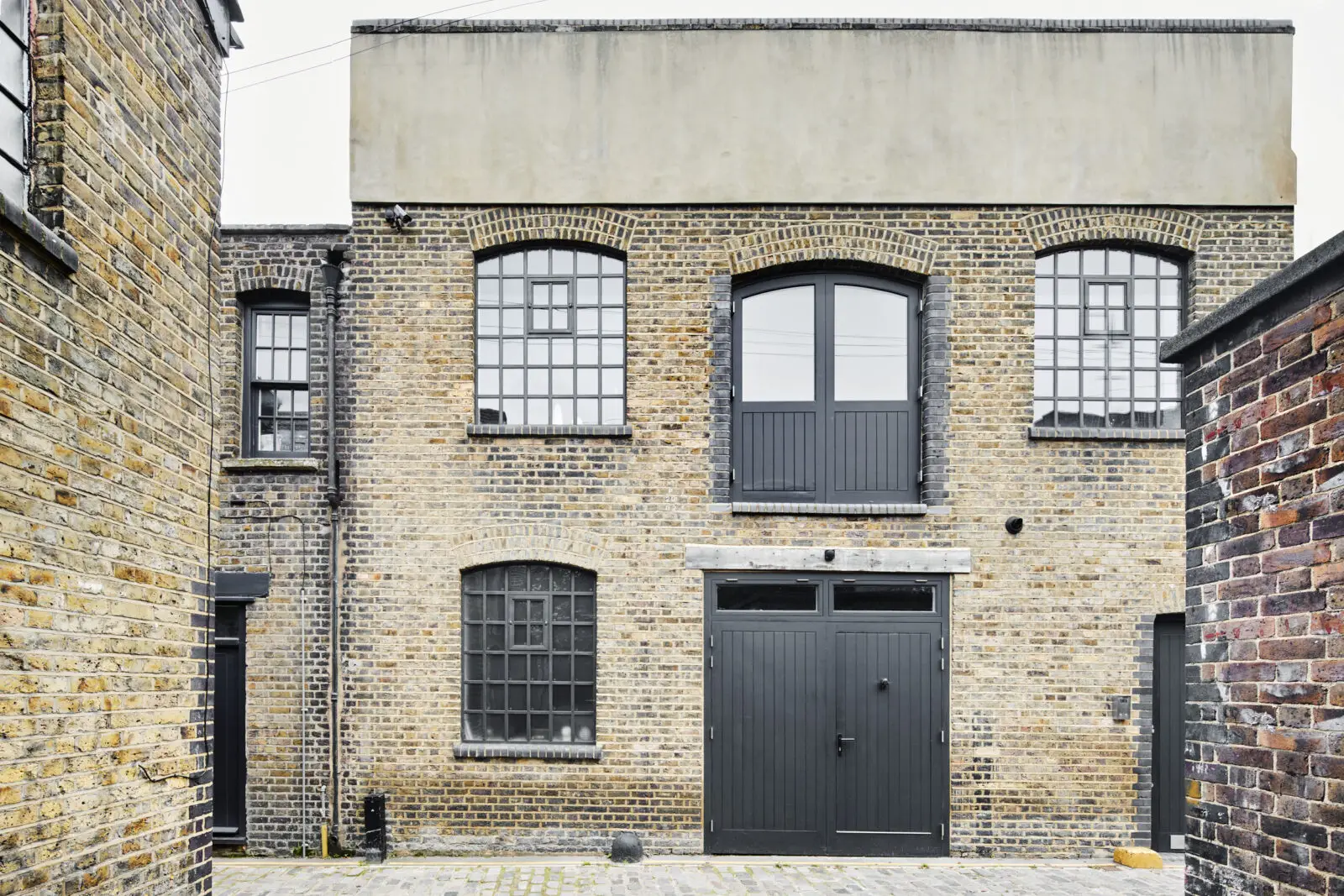 伦敦白砖 Loft 住宅 | 极简黑白设计与开放空间-22