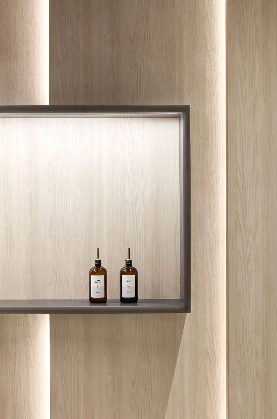 一家27平精致的饮品店Hestia，经典的黑色风格让这家小店更独特-25