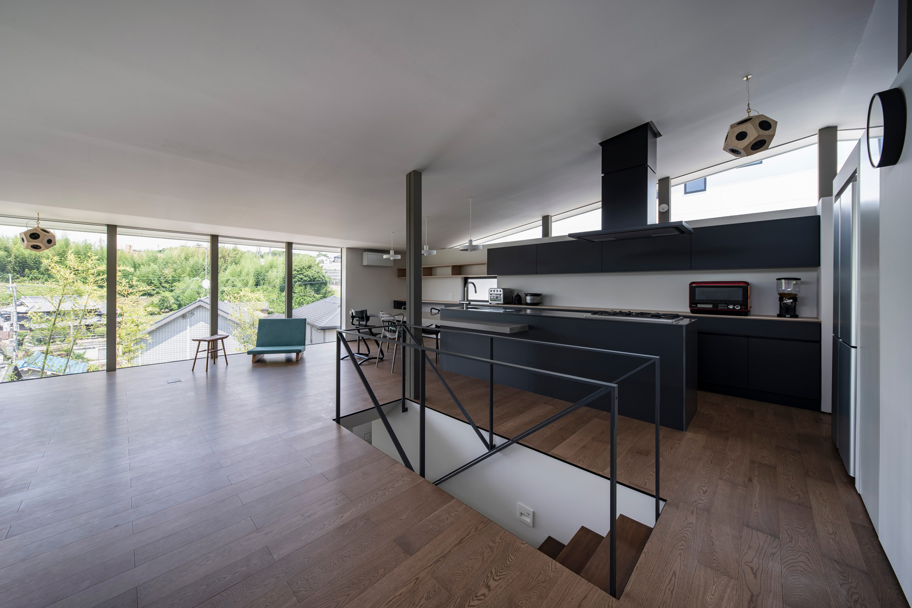 山形坡地上的雅致居所——山本洋平设计的三功能屋顶-8