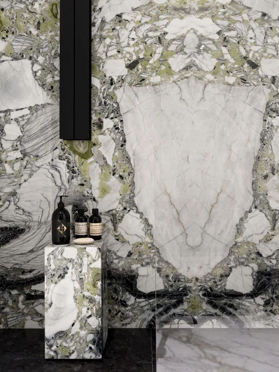 黑奢极简三口之家精致公寓丨Studio Artimitro Interiors-35