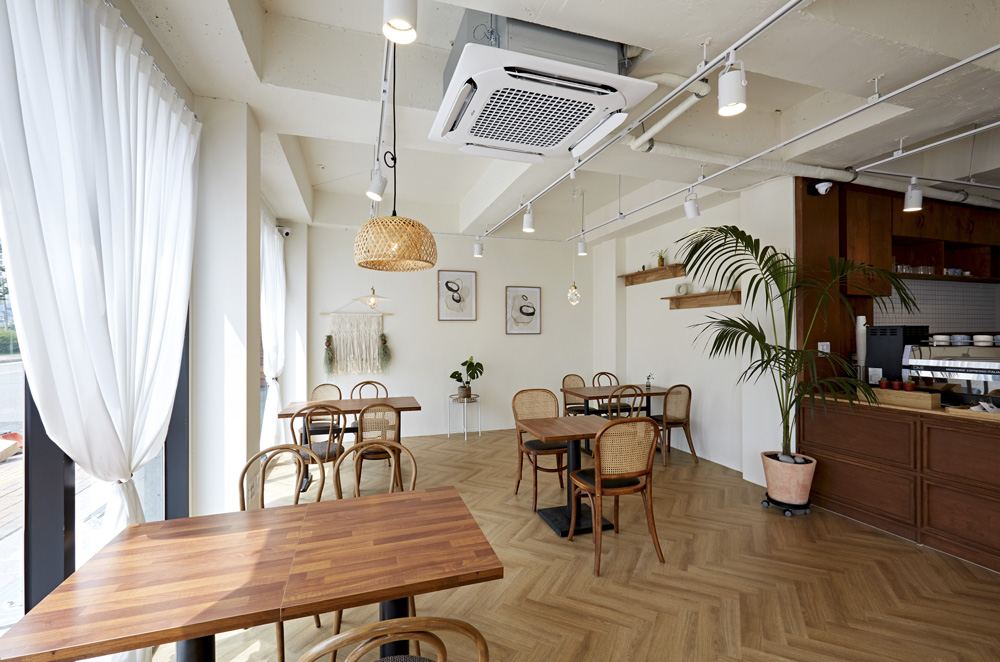 温暖氛围的 28 平米意大利餐厅内饰设计-7