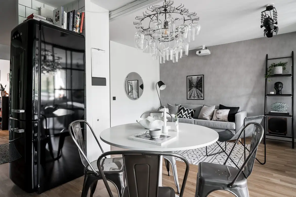 瑞典公寓巧变四居室 | 玻璃隔断打造明亮家庭空间-9