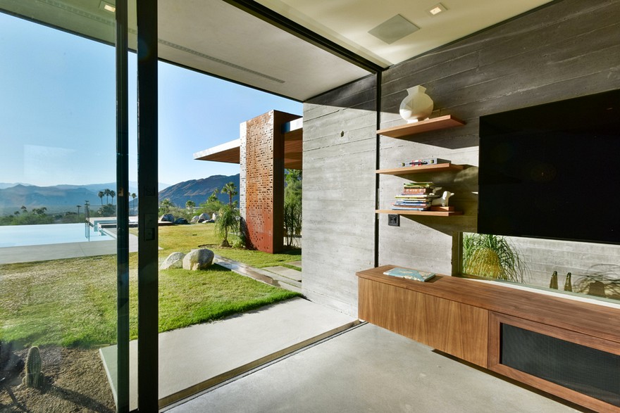 Little Tuscany Retreat Absorbs the 360 Degrees of Captivating Mountain Views-21