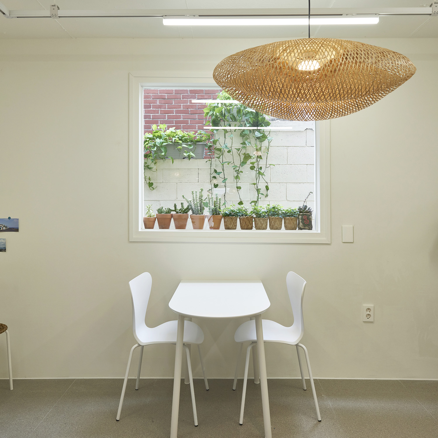 19 平米小空间，韩国设计师的惊艳咖啡厅设计-16