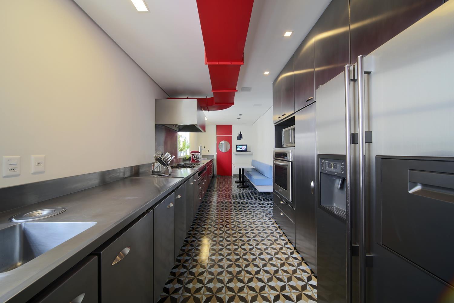 巴西 SP 公寓 | 垂直花园与简约空间的完美融合-10