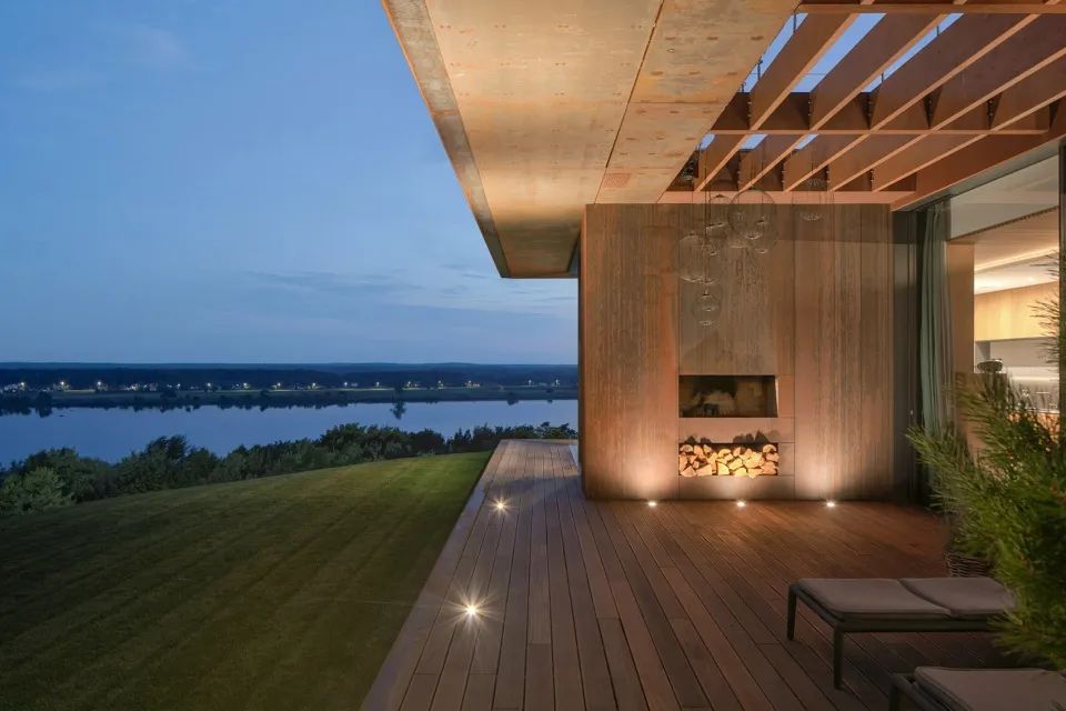 坡上住宅：草地上的钢铁沟壑-99