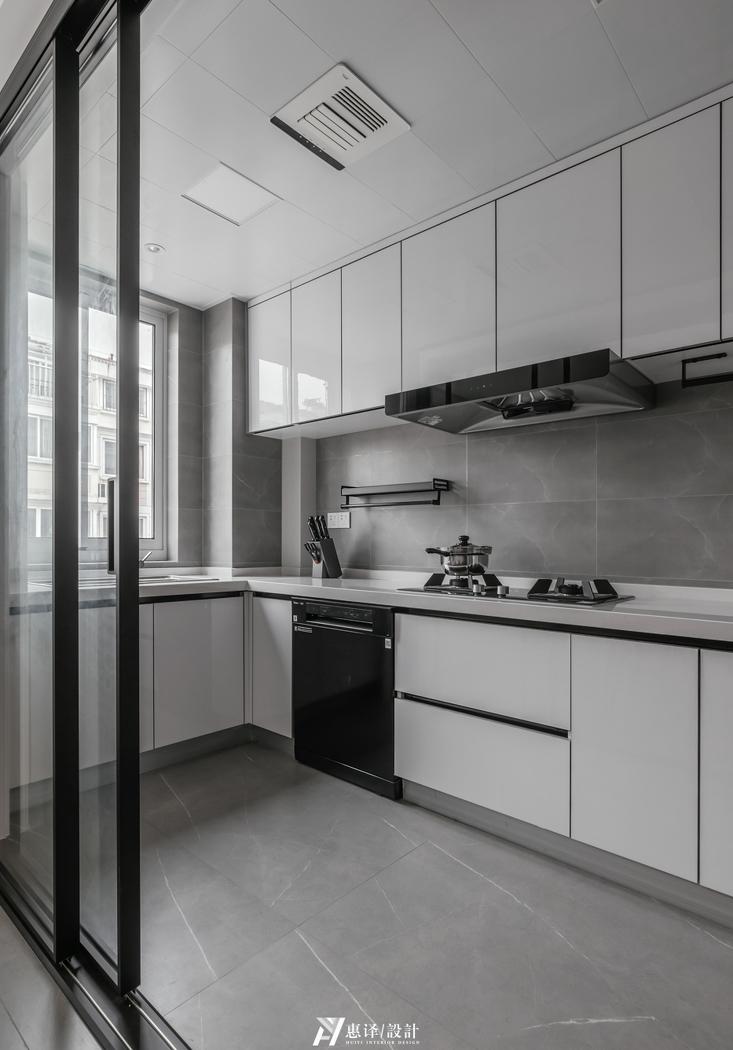 平层高级黑白灰+暖橙色室内设计丨惠译设计工作室-28