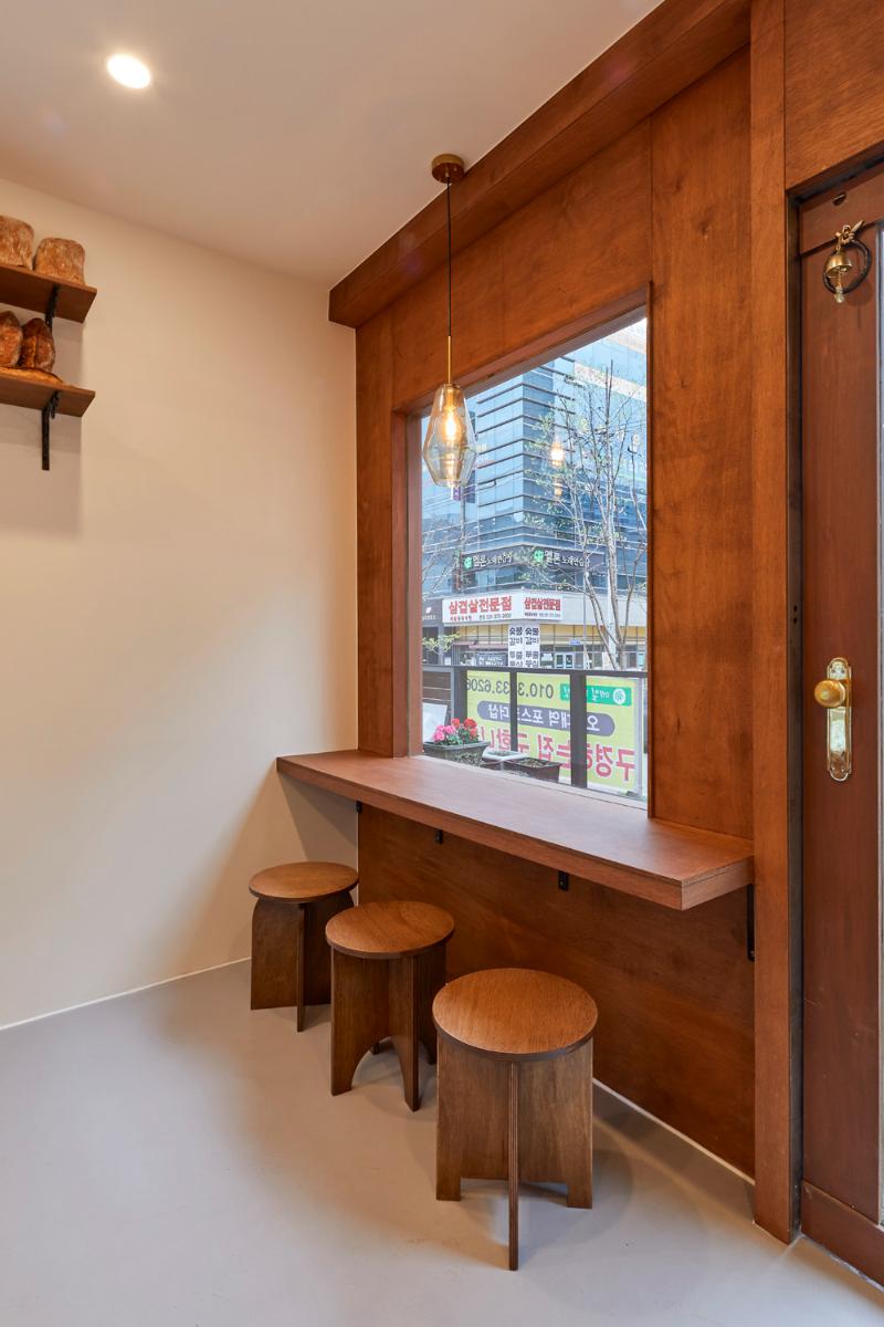 韩式清新 12 平米烘焙店设计-5