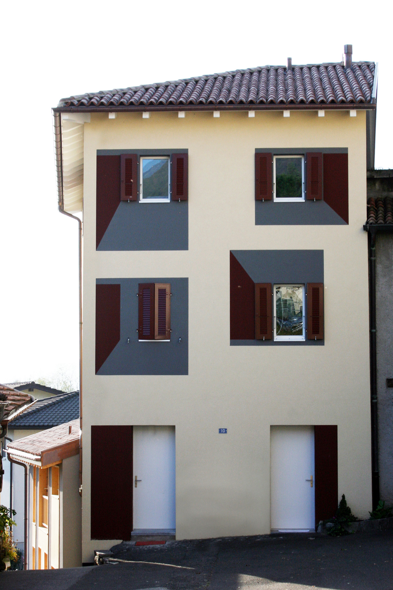 瑞士蒂奇诺州田园风光里的现代农舍改造-14