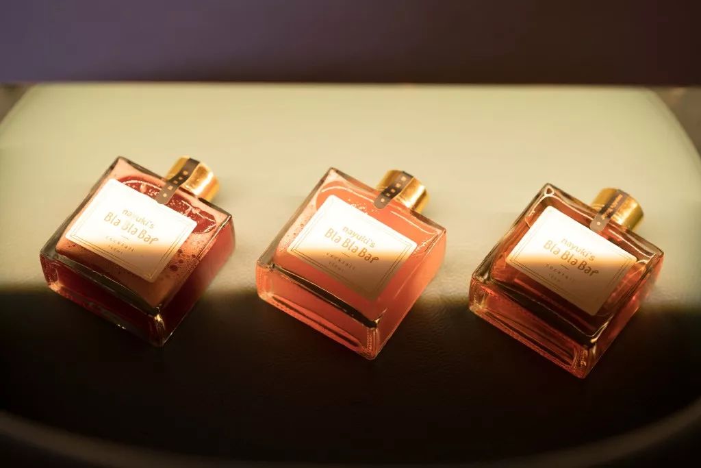 奈雪“黑化”开酒吧了？这设计女生来了就不想走！-40