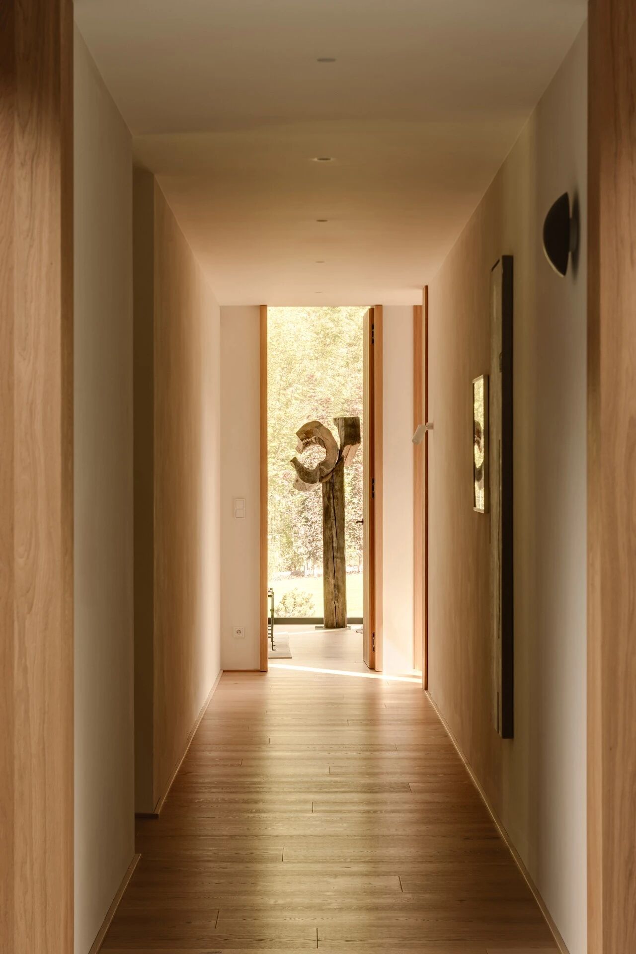 鸸鹋屋（注：EMU是鸸鹋，一种澳大利亚特有的鸟类，若这里的EMU有特殊含义，请提供更多背景信息以确保准确翻译） 丨华沙的工作室81.WAW-24