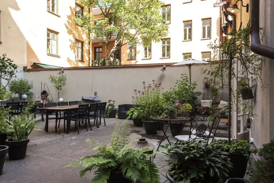 1882 年的瑞典老马厩,如何变身城市绿洲?-19